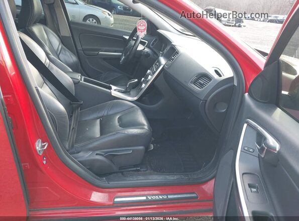 YV140MTL4H2433247 2017 VOLVO S60 Red Widok wnętrza z przodu