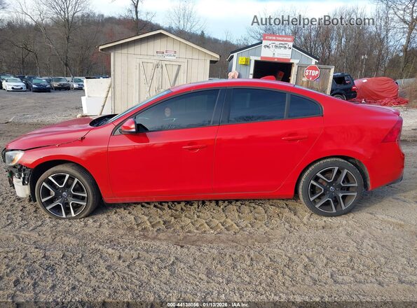 YV140MTL4H2433247 2017 VOLVO S60 Red Widok wnętrza 360 stopni