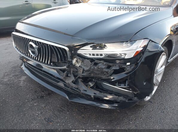 YV1A22ML4H1013901 2017 VOLVO S90 Черный Вид салона спереди