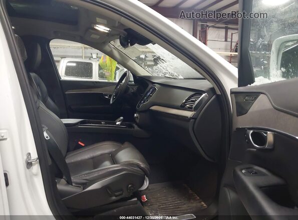 YV4062PA7P1949930 2023 VOLVO XC90 Белый Вид салона спереди