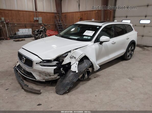 YV4102WK9L1043983 2020 VOLVO V60 CROSS COUNTRY Белый Передняя левая четверть