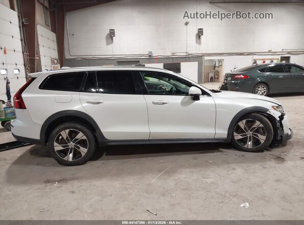 YV4102WK9L1043983 2020 VOLVO V60 CROSS COUNTRY Белый Вид задней части салона