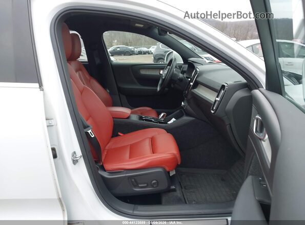 YV4162UL3K2073371 2019 VOLVO XC40 Белый Вид салона спереди