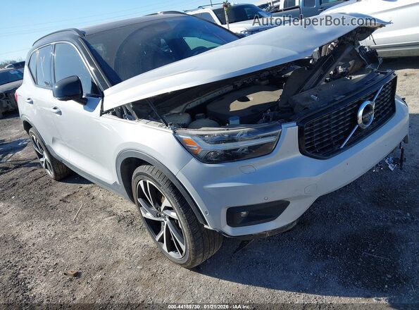 YV4162UM2N2665177 2022 VOLVO XC40 Серый Передняя правая четверть