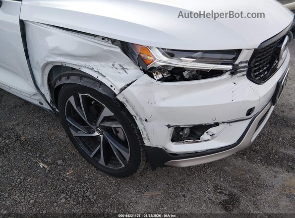 YV4162UM3M2394113 2021 VOLVO XC40 Белый Вид спереди