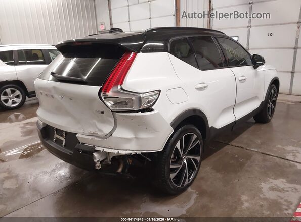 YV4162UM3M2617296 2021 VOLVO XC40 White Vista frontal