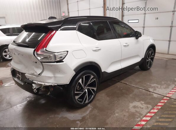 YV4162UM3M2617296 2021 VOLVO XC40 White Trasero derecho