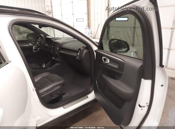 YV4162UM3M2617296 2021 VOLVO XC40 White Vista interior delantera
