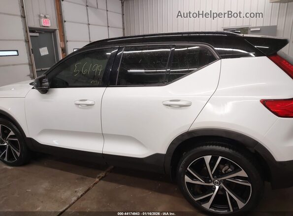 YV4162UM3M2617296 2021 VOLVO XC40 White Vista interior de 360 grados