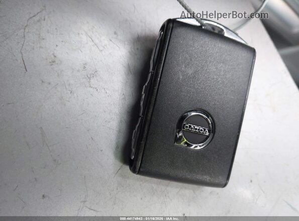 YV4162UM3M2617296 2021 VOLVO XC40 White Vista del salpicadero