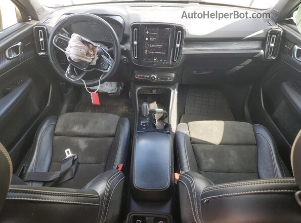 YV4162UM5K2047993 2019 VOLVO XC40 White Вид панелі приладів
