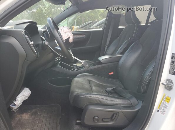 YV4162UM5K2047993 2019 VOLVO XC40 White Вид салону спереду