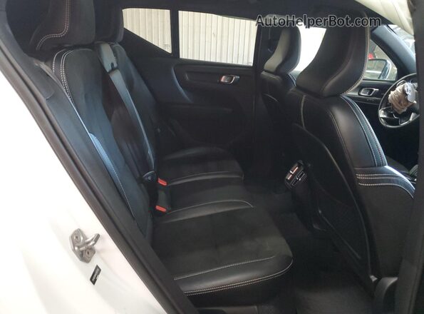 YV4162UM5K2047993 2019 VOLVO XC40 White Вид задніх сидінь