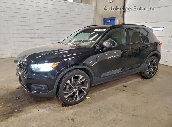 YV4162UM5M2581806 2021 VOLVO XC40 Black Przód lewy