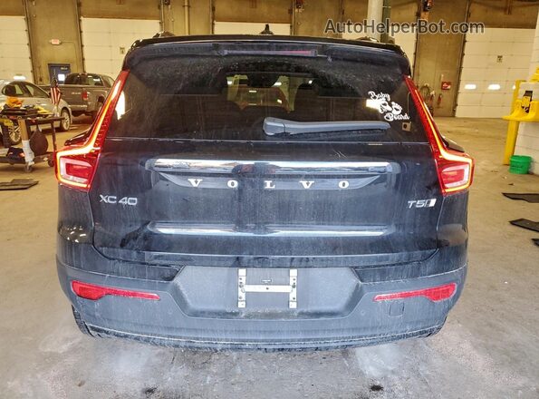 YV4162UM5M2581806 2021 VOLVO XC40 Black Widok z tyłu