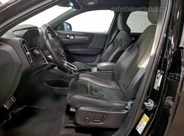 YV4162UM5M2581806 2021 VOLVO XC40 Black Widok wnętrza z przodu