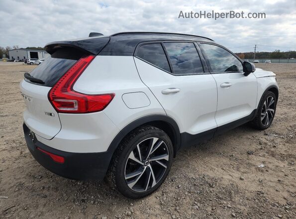 YV4162UM9M2562790 2021 VOLVO XC40 White Rear right