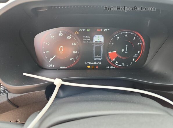 YV4162UM9M2562790 2021 VOLVO XC40 White Instrument cluster view