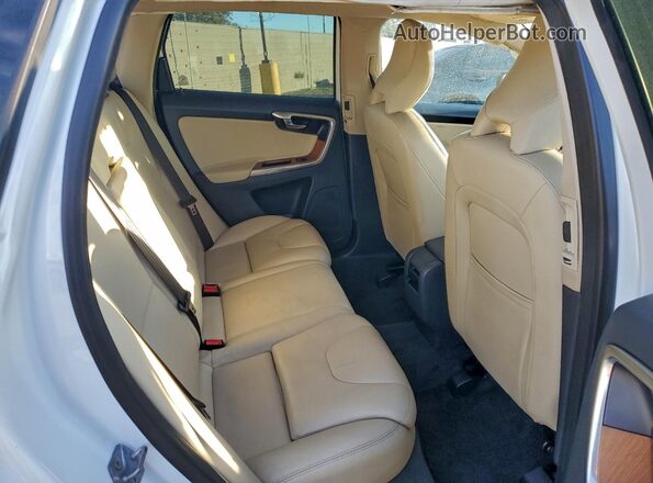 YV440MDU3H2192310 2017 VOLVO XC60 Белый Вид задней части салона