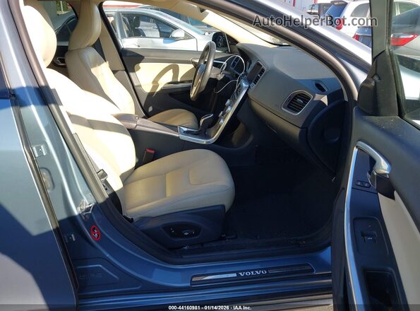 YV440MWK1H1037899 2017 VOLVO V60 CROSS COUNTRY Blue Vista interior delantera