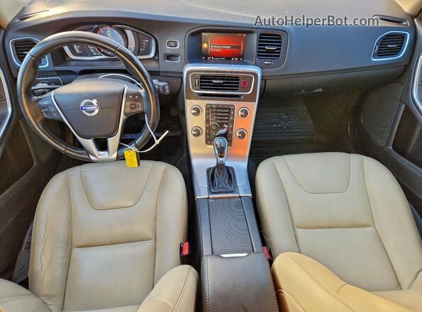 YV440MWK4J2042918 2018 VOLVO V60 Синий Вид панели приборов