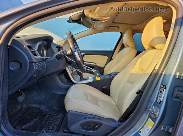YV440MWK4J2042918 2018 VOLVO V60 Синий Вид салона спереди
