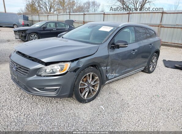 YV440MWK7H1023845 2017 VOLVO V60 CROSS COUNTRY Gray Vista tres cuartos delantera izquierda
