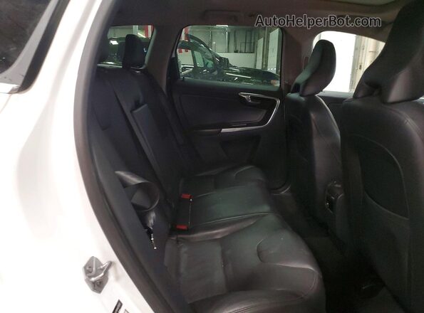 YV4612RKXG2782567 2016 VOLVO XC60 White Вид задньої частини салону