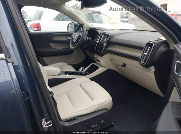 YV4AC2HL5K2050239 2019 VOLVO XC40 Dark Blue Вид салона спереди