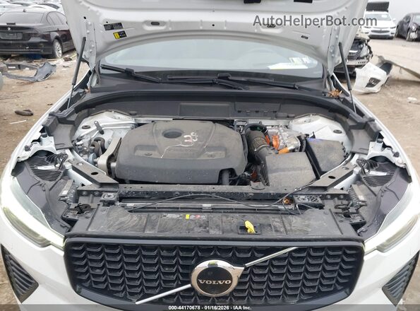 YV4BR0DMXN1946407 2022 VOLVO XC60 RECHARGE PLUG-IN HYBRID Белый Вид сзади