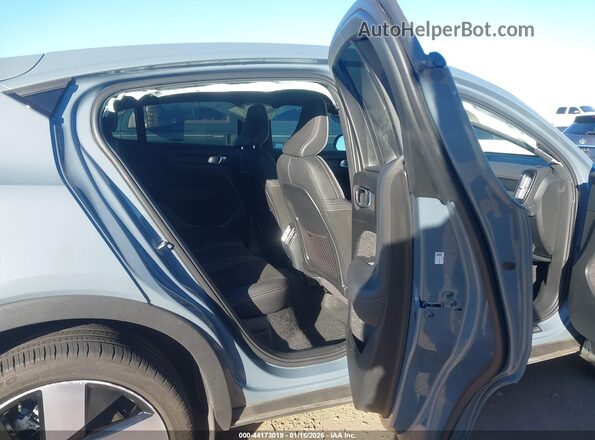 YV4ED3GL5P2062534 2023 VOLVO C40 RECHARGE PURE ELECTRIC Gray Vista de la etiqueta del VIN