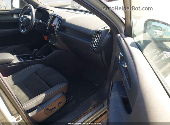 YV4ED3UM2P2086867 2023 VOLVO XC40 RECHARGE PURE ELECTRIC Gray Front interior view