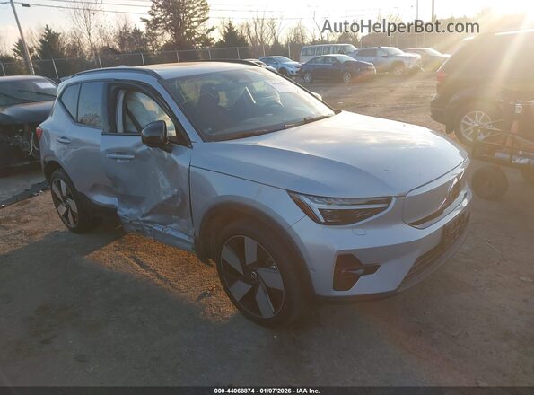 YV4ED3UM3P2075389 2023 VOLVO XC40 RECHARGE PURE ELECTRIC Silver Передня права чверть