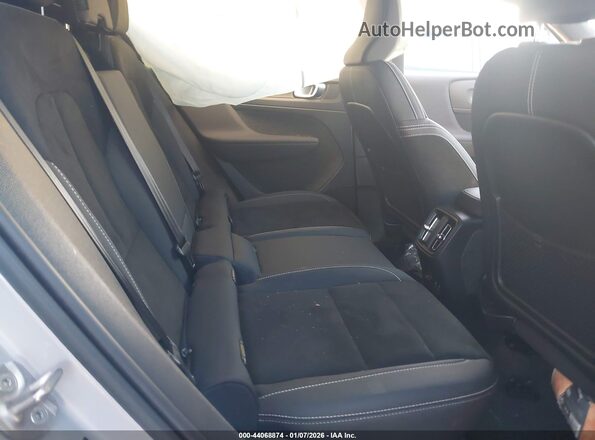 YV4ED3UM3P2075389 2023 VOLVO XC40 RECHARGE PURE ELECTRIC Silver Вид наклейки з VIN-кодом