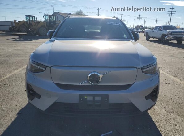 YV4ED3UM9P2948255 2023 VOLVO XC40 Silver Widok z przodu