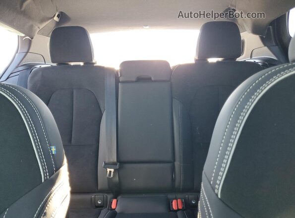 YV4ED3UM9P2948255 2023 VOLVO XC40 Silver Widok tylnych siedzeń