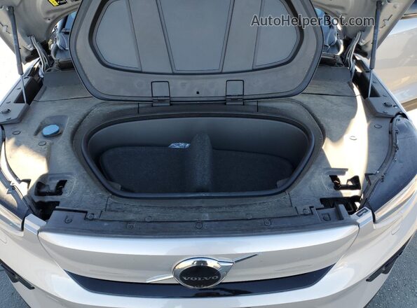 YV4ED3UM9P2948255 2023 VOLVO XC40 Silver Widok komory silnika