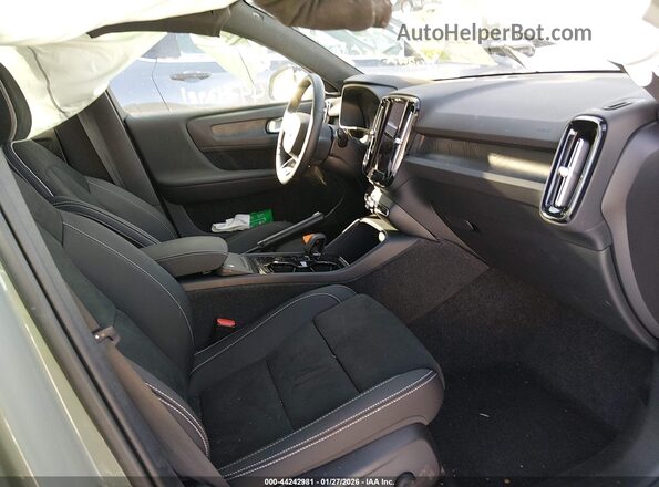 YV4ED3UW8P2076829 2023 VOLVO XC40 RECHARGE PURE ELECTRIC Green Вид салону спереду