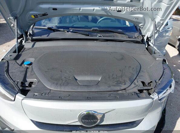 YV4EH3HJ6S2584695 2025 VOLVO EX40 Серый Вид сзади