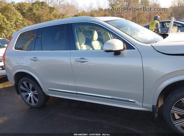 YV4H60CLXN1859411 2022 VOLVO XC90 RECHARGE PLUG-IN HYBRID Бежевый Вид задней части салона