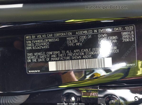 YV4H60DJ3R1865540 2024 VOLVO XC60 RECHARGE PLUG-IN HYBRID Black Vista del compartimento del motor