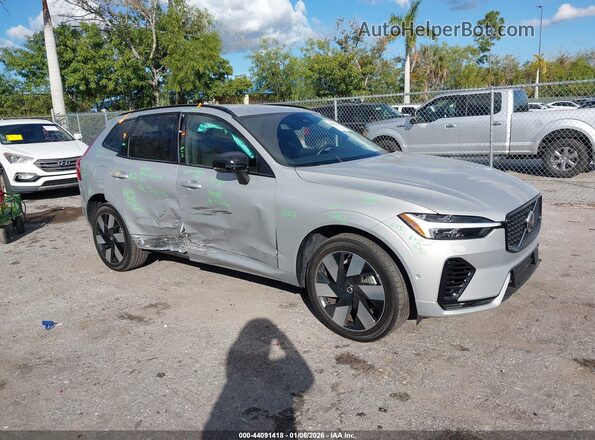 YV4H60DL6R1908690 2024 VOLVO XC60 RECHARGE PLUG-IN HYBRID Silver Przód prawy