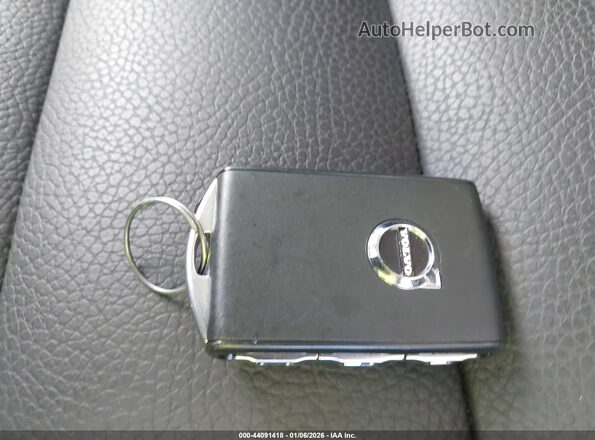 YV4H60DL6R1908690 2024 VOLVO XC60 RECHARGE PLUG-IN HYBRID Silver Widok deski rozdzielczej