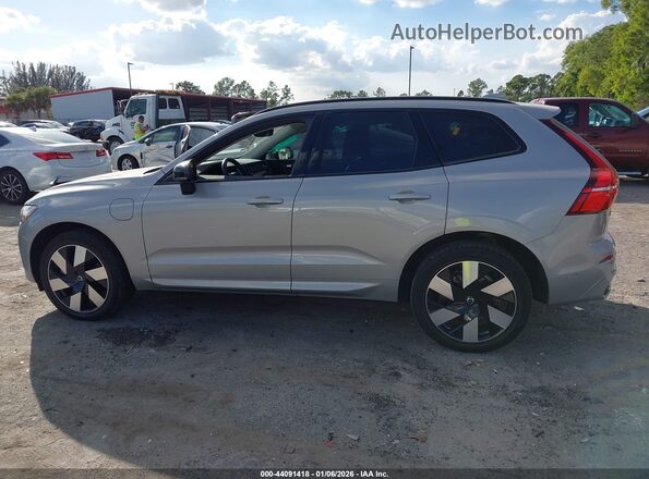 YV4H60DL6R1908690 2024 VOLVO XC60 RECHARGE PLUG-IN HYBRID Silver Widok wnętrza 360 stopni