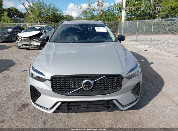YV4H60DL6R1908690 2024 VOLVO XC60 RECHARGE PLUG-IN HYBRID Silver Widok zestawu wskaźników