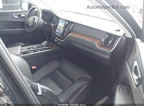 YV4H60DM3R1944927 2024 VOLVO XC60 RECHARGE PLUG-IN HYBRID Black Widok wnętrza z przodu