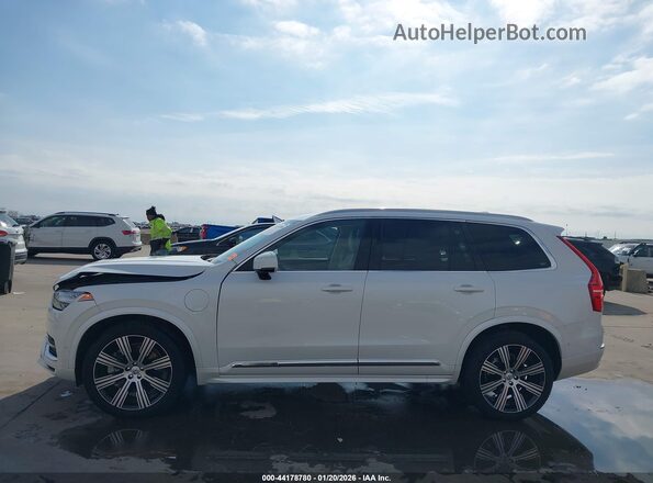 YV4H60LE8R1212139 2024 VOLVO XC90 RECHARGE PLUG-IN HYBRID Белый Панорамный вид салона 360°