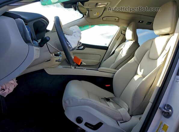 YV4H60RC6S1102301 2025 VOLVO XC60 Белый Вид салона спереди