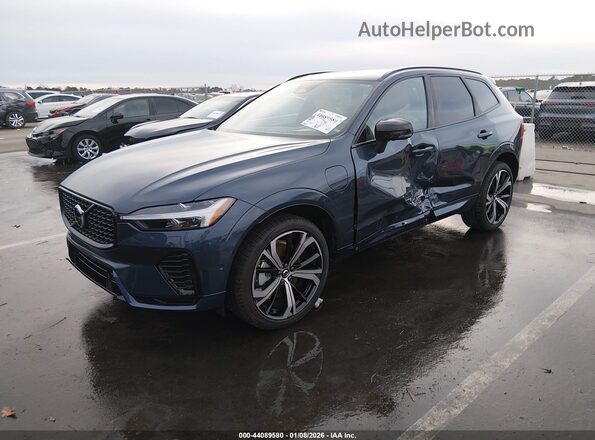 YV4H60RM3S1033673 2025 VOLVO XC60 PLUG-IN HYBRID Dark Blue Передняя левая четверть