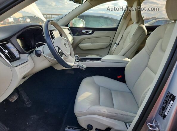 YV4L12DN3P1319549 2023 VOLVO XC60 Silver Widok wnętrza z przodu